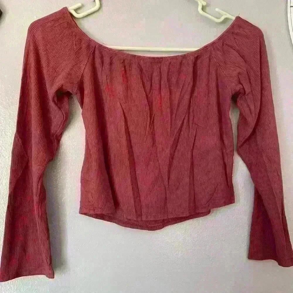 π 3/$15 Active USA Large Rose Long Sleeve Front Button Off the Shoulder - Picture 4 of 4